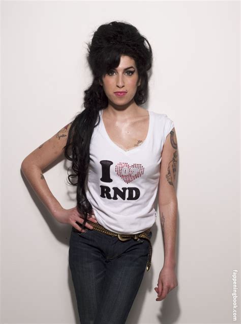 amy winehouse pussy|Amy Winehouse poses for naked photos